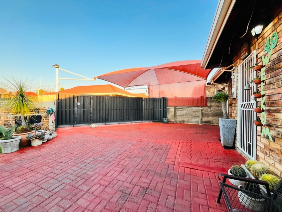3 Bedroom Property for Sale in Protea Park North West